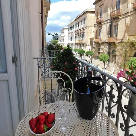 La Dimora Dei Mille Apartment *